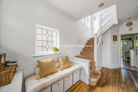 3 Bethune Avenue, London, N11 3LD