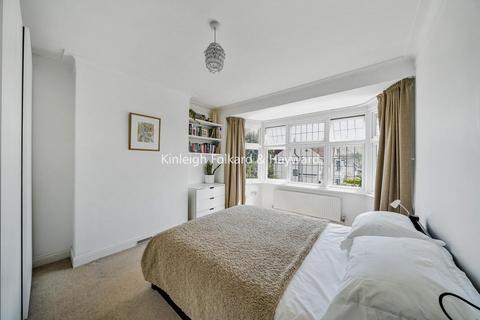 3 Bethune Avenue, London, N11 3LD