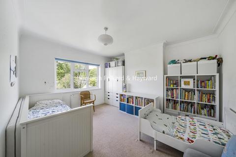 3 Bethune Avenue, London, N11 3LD