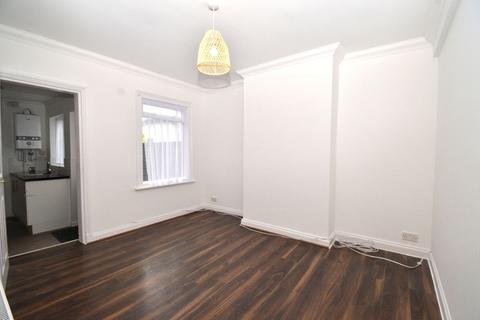 3 bedroom terraced house to rent, Douglas Road, Hornchurch