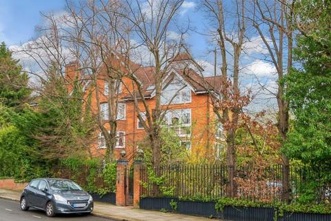 2 bedroom flat to rent, Bracknell Gardens, London, NW3