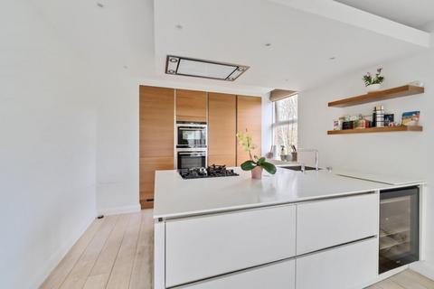 2 bedroom flat to rent, Bracknell Gardens, London, NW3