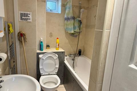 1 bedroom in a house share to rent, Owl Lane, Dewsbury WF12
