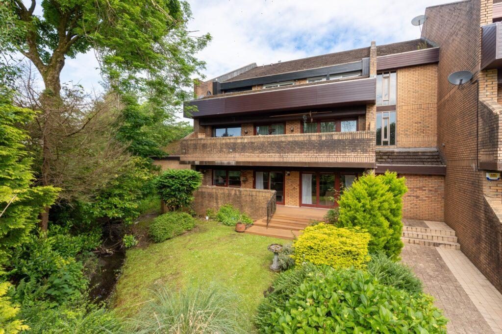 Larchfield Court, Newton Mearns 3 bed apartment for sale £295,000