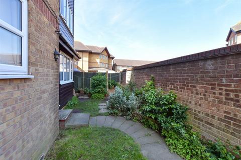 1 bedroom ground floor maisonette for sale, Frobisher Road, Erith, Kent