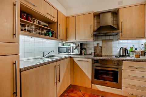 2 bedroom apartment for sale, Forum Magnum Square, London SE1