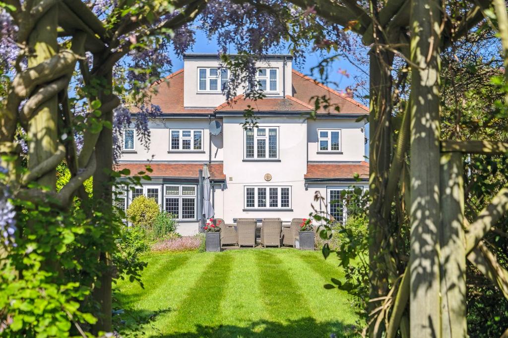 Syke Ings, Richings Park SL0 5 bed detached house for sale £1,750,000