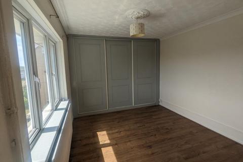 2 bedroom flat to rent, Heol Illtyd, Neath, SA10 7SG