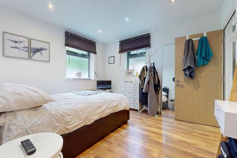 2 bedroom ground floor flat to rent, Station Road New Barnet