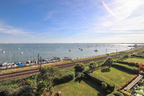 2 bedroom apartment for sale, 76 Undercliff Gardens, Leigh on Sea SS9