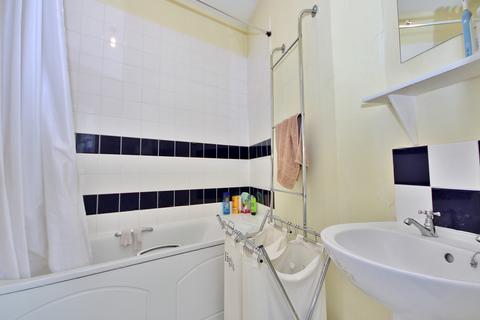 2 bedroom apartment to rent, Broadway, Knaphill, Woking, Surrey, GU21