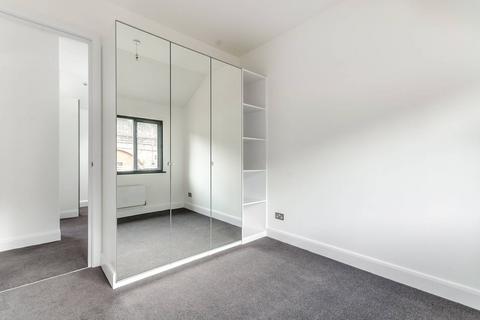 2 bedroom house to rent, Parkside, Ravenscourt Park, London, W6
