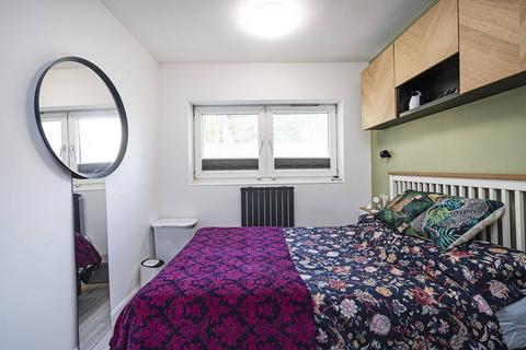 3 bedroom flat to rent, Penton Rise, King's Cross, London, WC1X