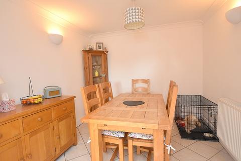 15 Manor Close, Templecombe, BA8 0LA