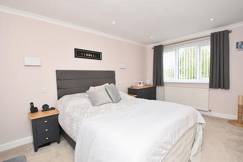 15 Manor Close, Templecombe, BA8 0LA