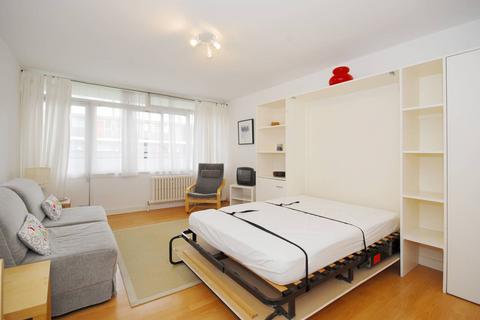 Studio to rent, Churchill Gardens, Pimlico, London, SW1V