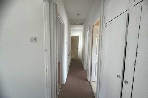 2 bedroom maisonette to rent, Wiltshire Avenue, Slough