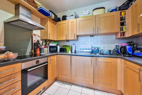 2 bedroom flat for sale, Heathside Road, Woking, GU22