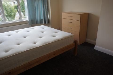 3 bedroom semi-detached house to rent, Brookfield Crescent, Headington OX3