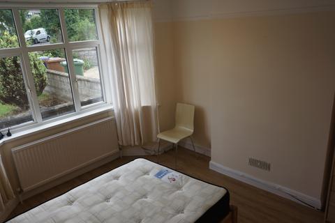 3 bedroom semi-detached house to rent, Brookfield Crescent, Headington OX3