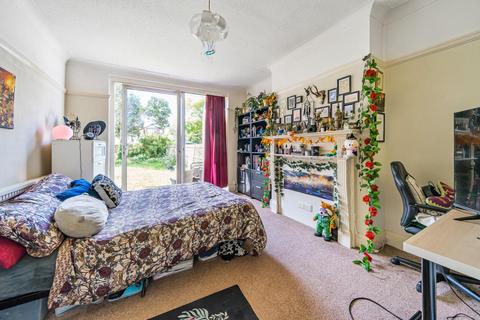 60 Ravenswood Avenue, West Wickham, BR4 0PW