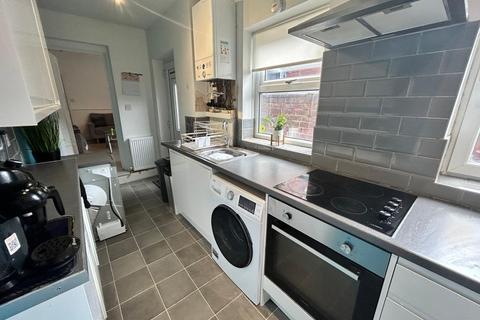 4 bedroom house to rent, Highfield Road, Salford,