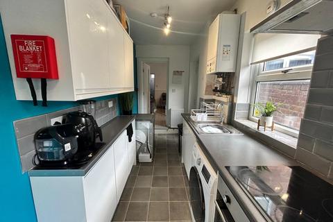 4 bedroom house to rent, Highfield Road, Salford,