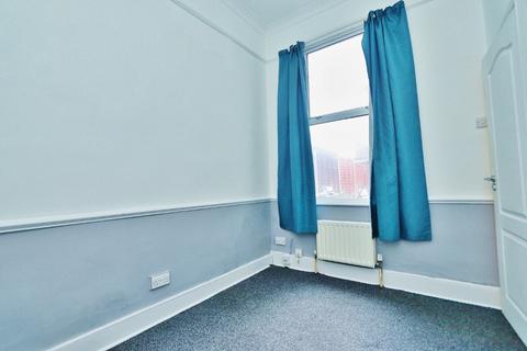 2 bedroom maisonette to rent, Cedars Avenue, London, E17