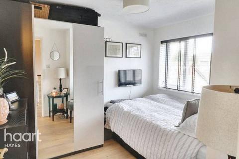 8 Willenhall Drive, Hayes, UB3 2UT