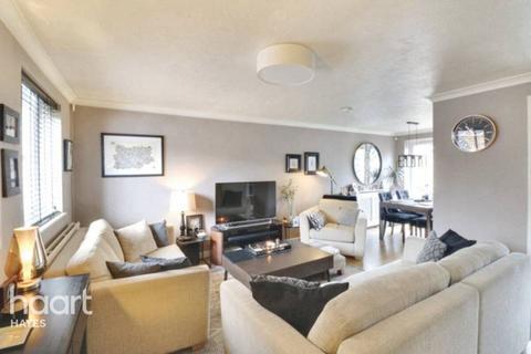 8 Willenhall Drive, Hayes, UB3 2UT