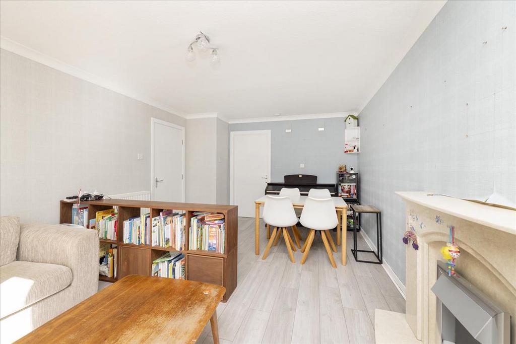 24 Flat 9 Avon Road, Cramond... 3 bed flat for sale £260,000
