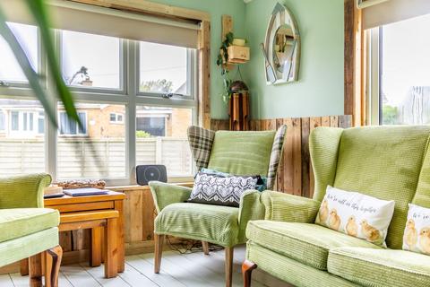 2 bedroom chalet for sale, Bush Estate, Eccles-On-Sea