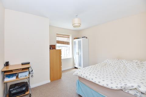 3 bedroom flat to rent, Crunden Road South Croydon CR2