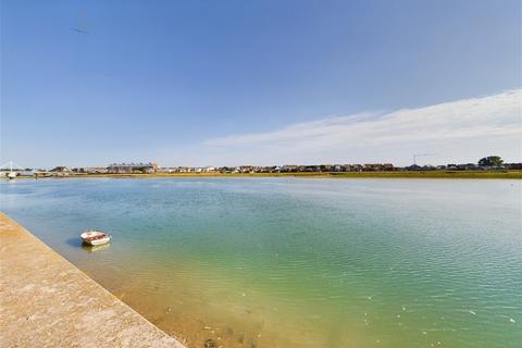 2 bedroom flat to rent, Town Quay, Shoreham-by-sea, BN43 5DS