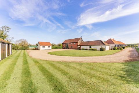 5 bedroom barn conversion for sale, Silver Street, Besthorpe - Sitting on five acres, including one annex and two residential properties