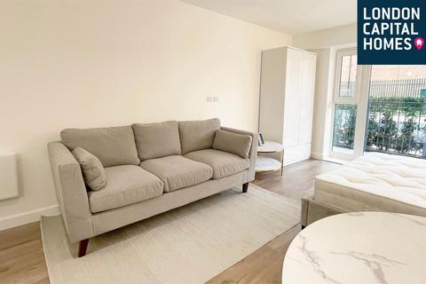 Studio to rent, Fairbank House, 13 Beaufort Square, London NW9