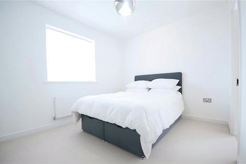 4 Millers Grove, Woodley, Reading, RG5 4AF