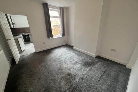 2 bedroom terraced house to rent, Vernon Road, Leicester, LE2