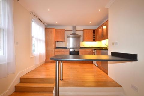 3 bedroom flat to rent, Beulah Hill, Crystal Palace SE19