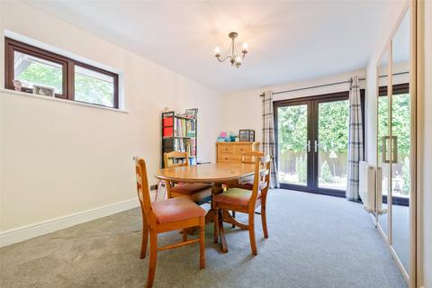 4 Birchside, Crowthorne, RG45 6HP