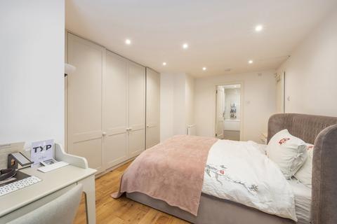 2 bedroom flat for sale, Netherhall Gardens, Hampstead, London