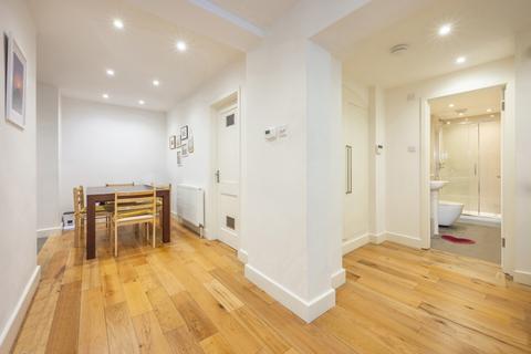 2 bedroom flat for sale, Netherhall Gardens, Hampstead, London