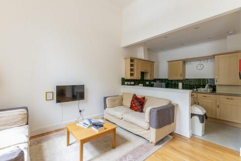 3 bedroom flat to rent, 1000L – Hopetoun Crescent, Edinburgh, EH7 4AY