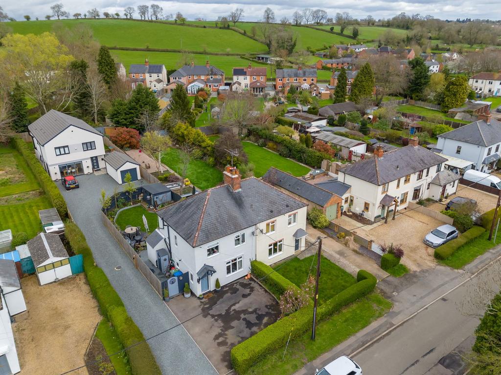 Laughton Road, Market Harborough LE16 3 bed semidetached house for sale £300,000