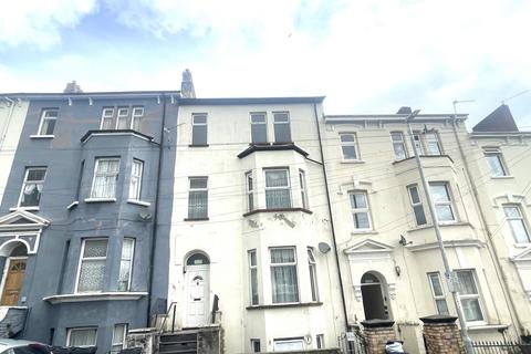 2 bedroom flat to rent, Clytha Square, Newport,