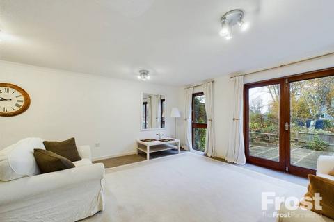 3 bedroom terraced house for sale, Island Close, Staines-upon-Thames, Middlesex, TW18