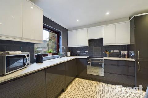 3 bedroom terraced house for sale, Island Close, Staines-upon-Thames, Middlesex, TW18