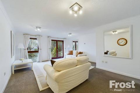 3 bedroom terraced house for sale, Island Close, Staines-upon-Thames, Middlesex, TW18