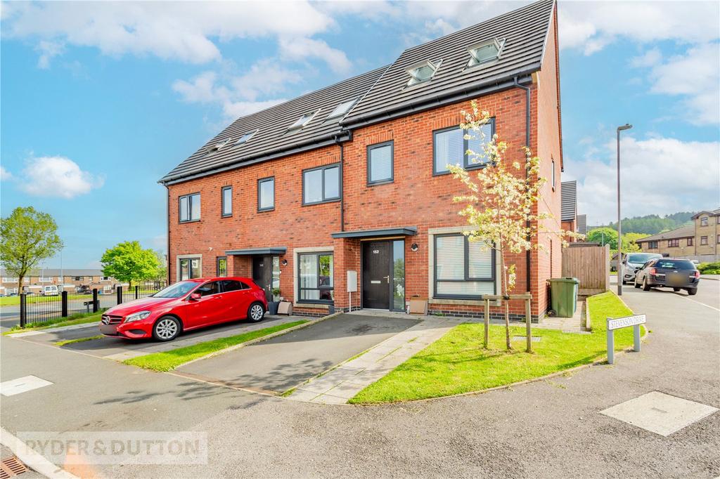 Stevenson Drive, Moorside, Oldham, OL1 3 bed townhouse for sale £250,000