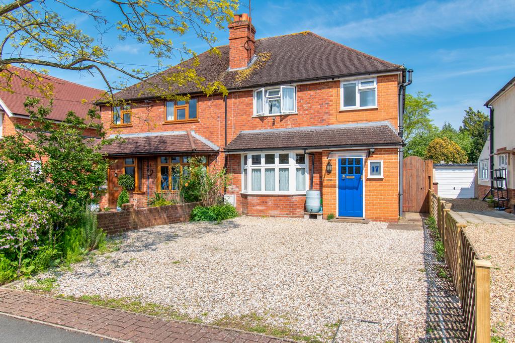 Sutcliffe Avenue, Earley, Reading... 3 bed semidetached house for sale